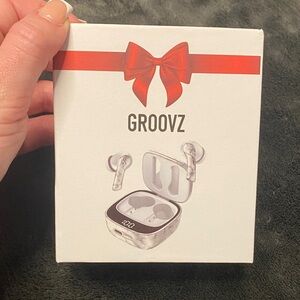 Groovz Wireless Headphones BNIB
